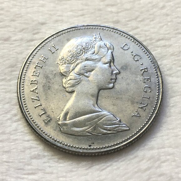 1968 RCM Queen Elizabeth II Canadian Nickel Half Dollar - Picture 2 of 4